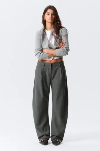 Pantalones de traje de corte holgado y pierna Barrel – Rayas gris oscuro jaspeado
