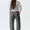 Pantalones de traje de corte holgado y pierna Barrel – Rayas gris oscuro jaspeado