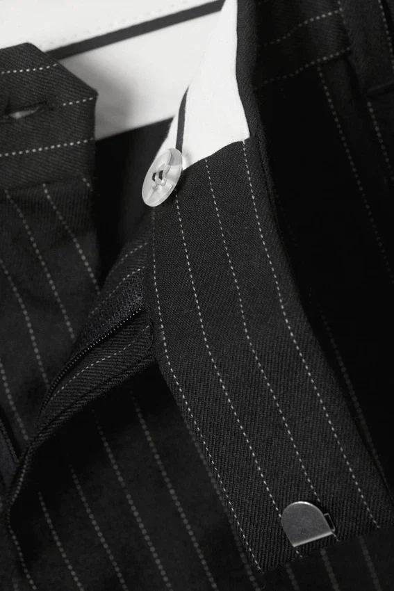 Pantalones de traje de rayas finas de corte holgado – Rayas finas negras Pantalones de traje de rayas finas de corte holgado – Rayas finas negras