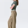 Pantalones de traje de talle bajo – Liso a rayas