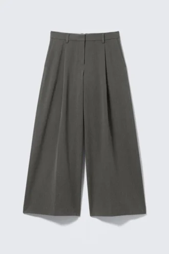 Pantalones de traje de talle bajo y pierna ancha con pliegues – Gris oscuro jaspeado