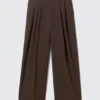 Pantalones de traje holgados con pliegues Nate – Marrón oscuro Pantalones de traje holgados con pliegues Nate – Marrón oscuro
