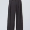 Pantalones de traje holgados con pliegues y talle bajo – Gris oscuro jaspeado Pantalones de traje holgados con pliegues y talle bajo – Gris oscuro jaspeado