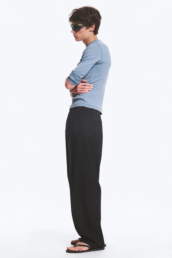 Pantalones de traje holgados de Alessi – Negro Pantalones de traje holgados de Alessi – Negro