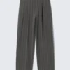 Pantalones de traje holgados Uno – Gris a rayas Pantalones de traje holgados Uno – Gris a rayas
