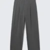 Pantalones de traje holgados Uno – Gris oscuro – Rayas finas Pantalones de traje holgados Uno – Gris oscuro – Rayas finas