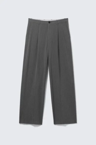 Pantalones de traje holgados Uno – Gris oscuro – Rayas finas Pantalones de traje holgados Uno – Gris oscuro – Rayas finas