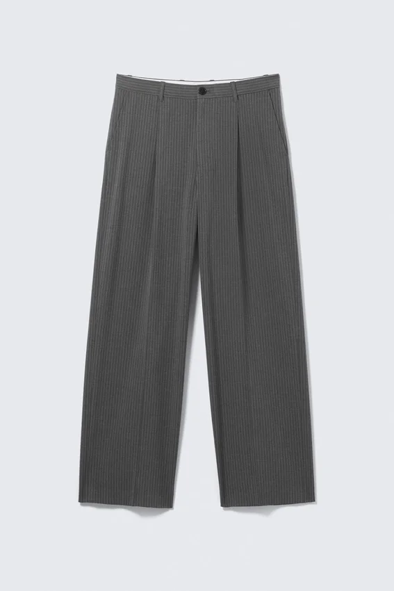 Pantalones de traje holgados Uno – Gris oscuro – Rayas finas Pantalones de traje holgados Uno – Gris oscuro – Rayas finas