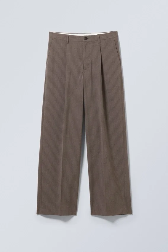Pantalones de traje holgados Uno – Rayas finas color topo oscuro Pantalones de traje holgados Uno – Rayas finas color topo oscuro