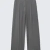 Pantalones de traje plisados de cintura baja – Gris oscuro Pantalones de traje plisados de cintura baja – Gris oscuro