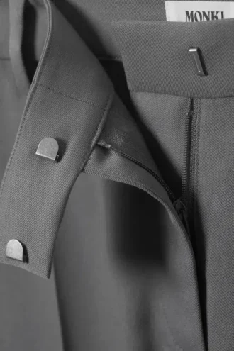 Pantalones de traje plisados de cintura baja – Gris oscuro