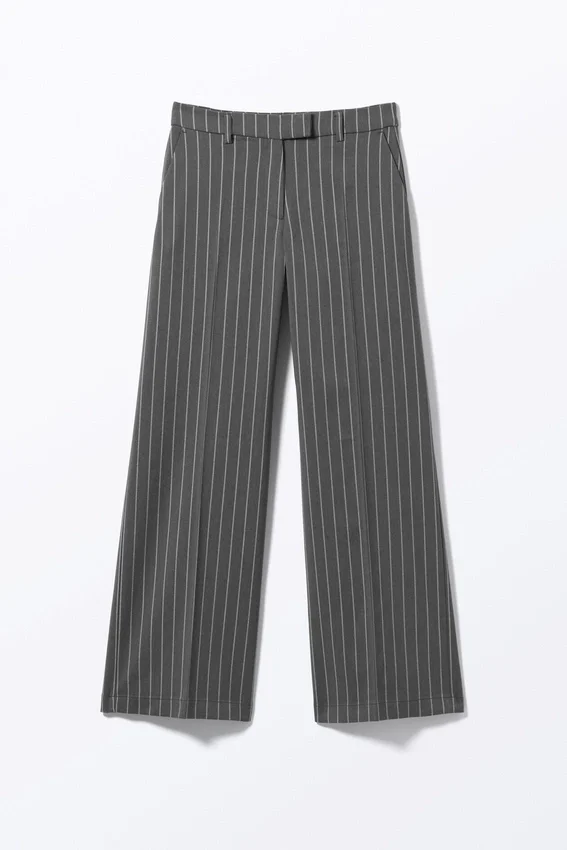 Pantalones de traje plisados de cintura baja – Rayas gris oscuro Pantalones de traje plisados de cintura baja – Rayas gris oscuro
