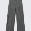 Pantalones de traje plisados de cintura baja – Rayas gris oscuro Pantalones de traje plisados de cintura baja – Rayas gris oscuro