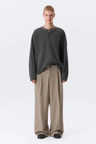 Pantalones de traje plisados de corte holgado Nate – Beige jaspeado a rayas