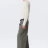 Pantalones de traje plisados de corte holgado Nate – Gris claro a rayas Pantalones de traje plisados de corte holgado Nate – Gris claro a rayas