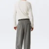 Pantalones de traje plisados de corte holgado Nate – Gris claro a rayas Pantalones de traje plisados de corte holgado Nate – Gris claro a rayas