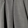 Pantalones de traje plisados de corte holgado Nate – Gris claro a rayas Pantalones de traje plisados de corte holgado Nate – Gris claro a rayas