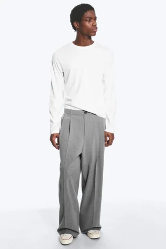 Pantalones de traje plisados de corte holgado Nate – Gris claro apagado Pantalones de traje plisados de corte holgado Nate – Gris claro apagado