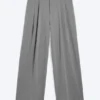 Pantalones de traje plisados de corte holgado Nate – Gris claro apagado Pantalones de traje plisados de corte holgado Nate – Gris claro apagado