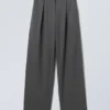 Pantalones de traje Zia – Rayas finas grises Pantalones de traje Zia – Rayas finas grises