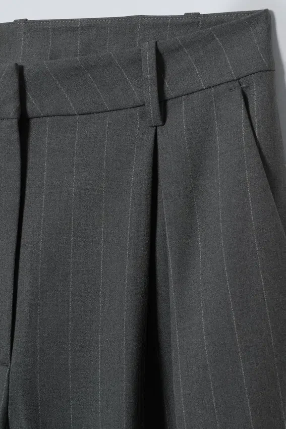 Pantalones de traje Zia – Rayas finas grises Pantalones de traje Zia – Rayas finas grises
