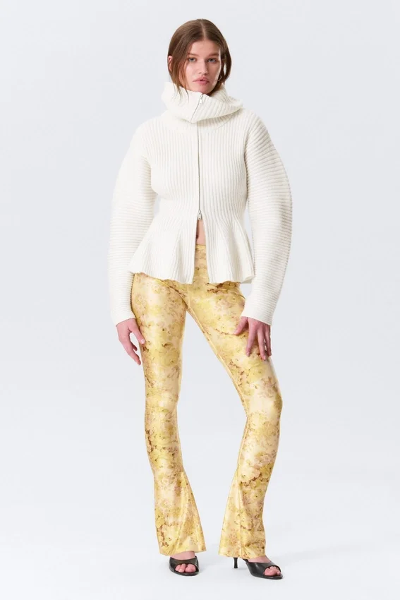 Pantalones elásticos acampanados de talle bajo – Amarillo claro – Estampado floral Pantalones elásticos acampanados de talle bajo – Amarillo claro – Estampado floral