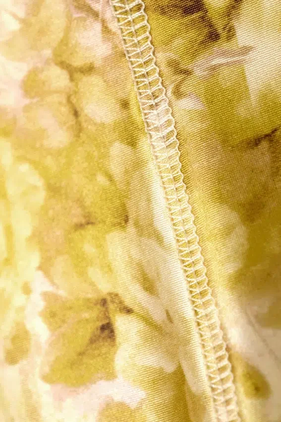Pantalones elásticos acampanados de talle bajo – Amarillo claro – Estampado floral Pantalones elásticos acampanados de talle bajo – Amarillo claro – Estampado floral