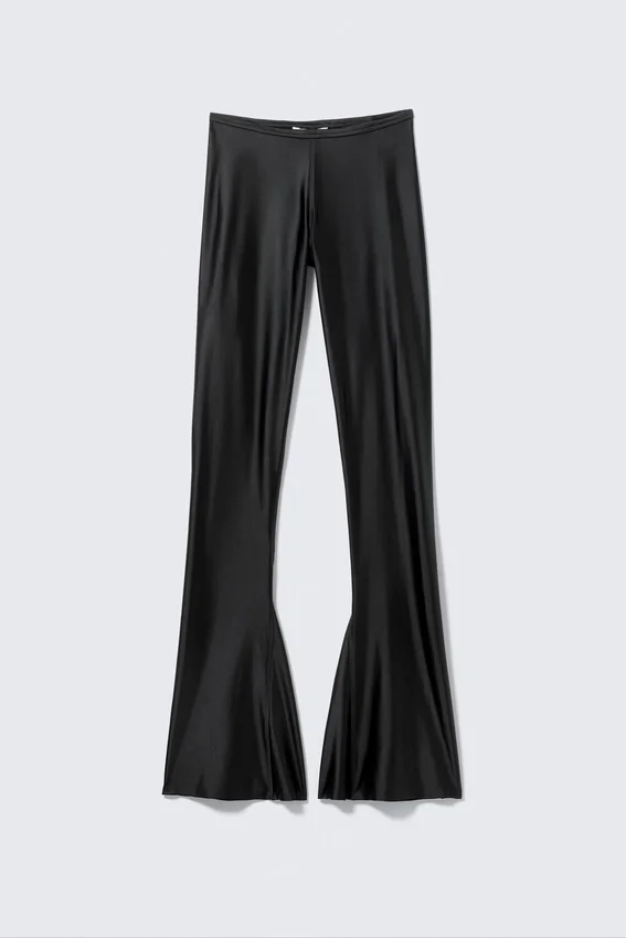 Pantalones elásticos acampanados de talle bajo – Negro Pantalones elásticos acampanados de talle bajo – Negro