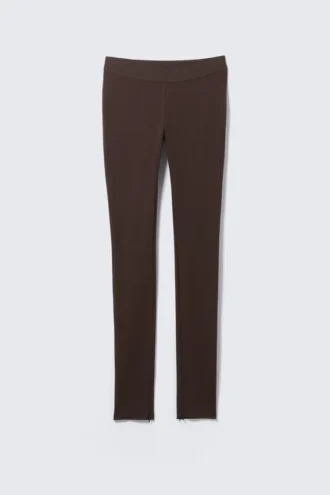 Pantalones elásticos con cremallera – Marrón oscuro