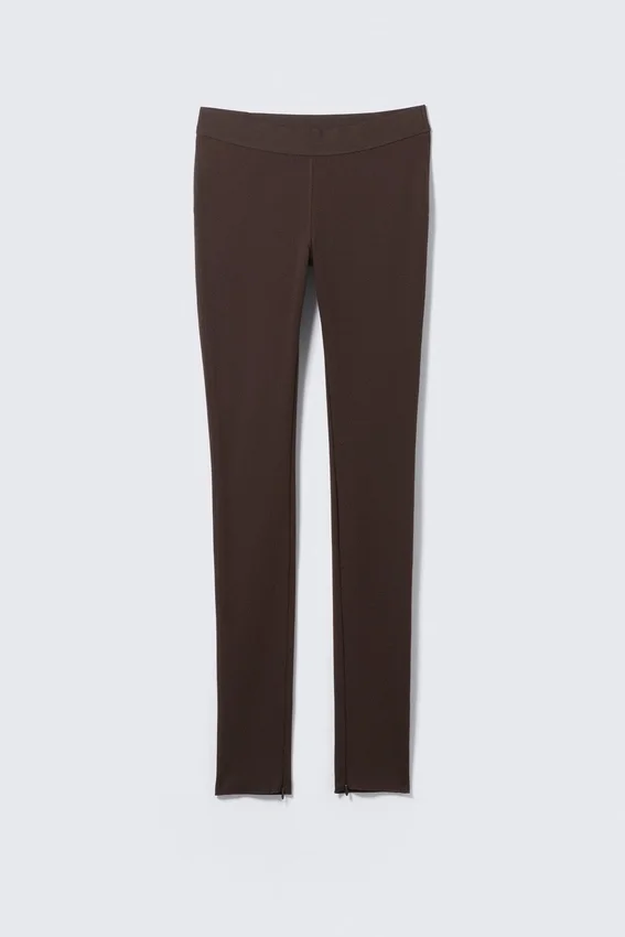 Pantalones elásticos con cremallera – Marrón oscuro Pantalones elásticos con cremallera – Marrón oscuro