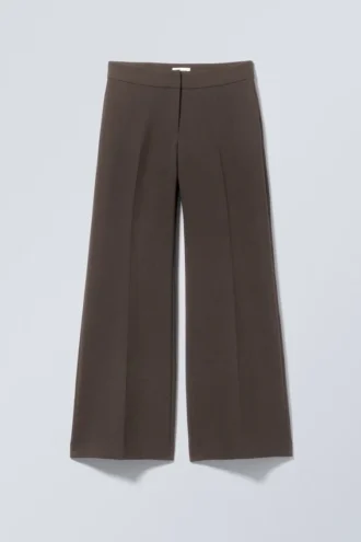 Pantalones entallados acampanados Cami – Marrón oscuro