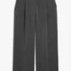 Pantalones entallados de cintura baja y pierna ancha – Rayas diplomáticas grises Pantalones entallados de cintura baja y pierna ancha – Rayas diplomáticas grises