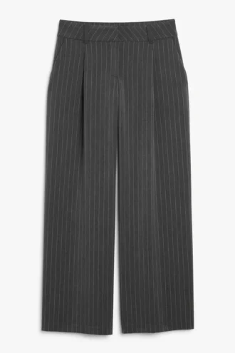 Pantalones entallados de cintura baja y pierna ancha – Rayas diplomáticas grises