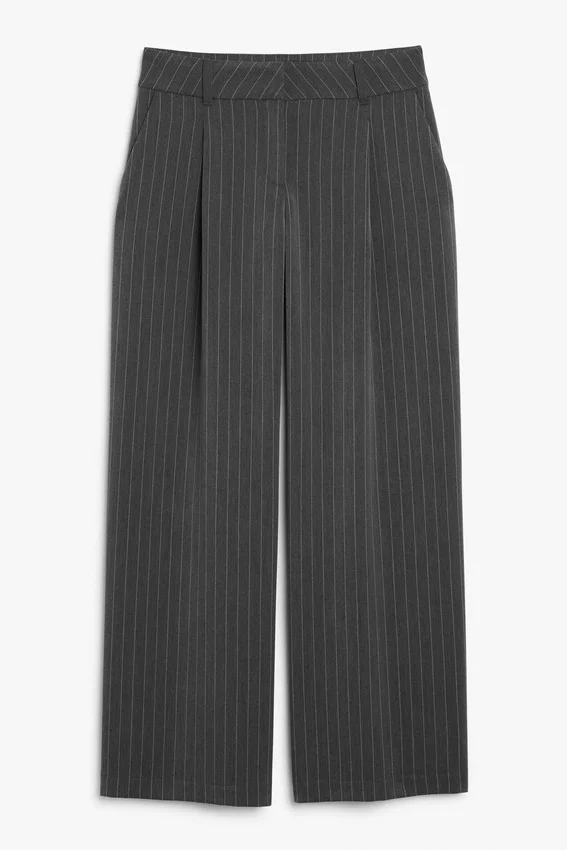 Pantalones entallados de cintura baja y pierna ancha – Rayas diplomáticas grises Pantalones entallados de cintura baja y pierna ancha – Rayas diplomáticas grises