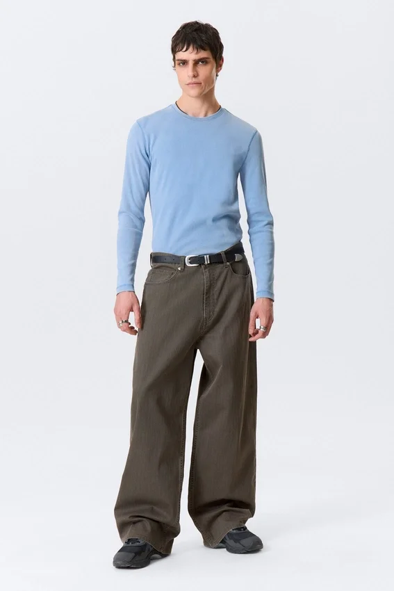 Pantalones estructurados de talle medio y corte holgado Astro Loose Baggy – Marrón oscuro Pantalones estructurados de talle medio y corte holgado Astro Loose Baggy – Marrón oscuro