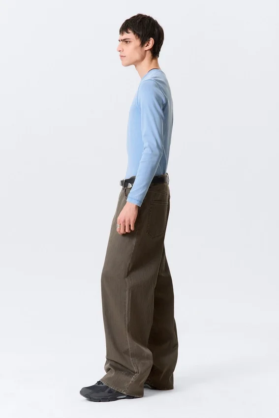Pantalones estructurados de talle medio y corte holgado Astro Loose Baggy – Marrón oscuro Pantalones estructurados de talle medio y corte holgado Astro Loose Baggy – Marrón oscuro