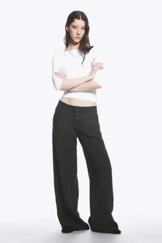 Pantalones holgados de cintura baja con efecto arrugado – Gris oscuro
