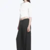 Pantalones holgados de cintura baja con efecto arrugado – Gris oscuro