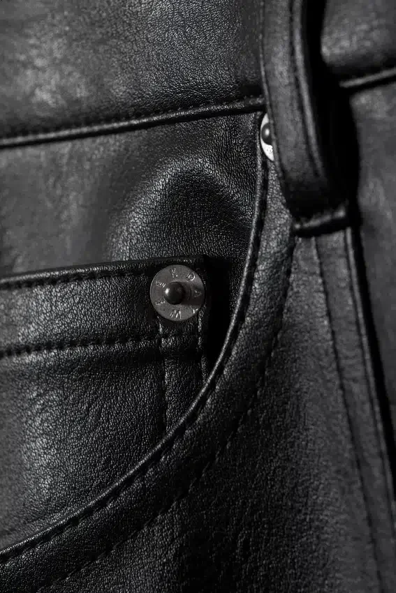 Pantalones holgados de imitación de piel con cremallera en el bajo – Negro Pantalones holgados de imitación de piel con cremallera en el bajo – Negro