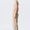 Pantalones holgados de talle bajo con tachuelas y corte acampanado – Beige Pantalones holgados de talle bajo con tachuelas y corte acampanado – Beige