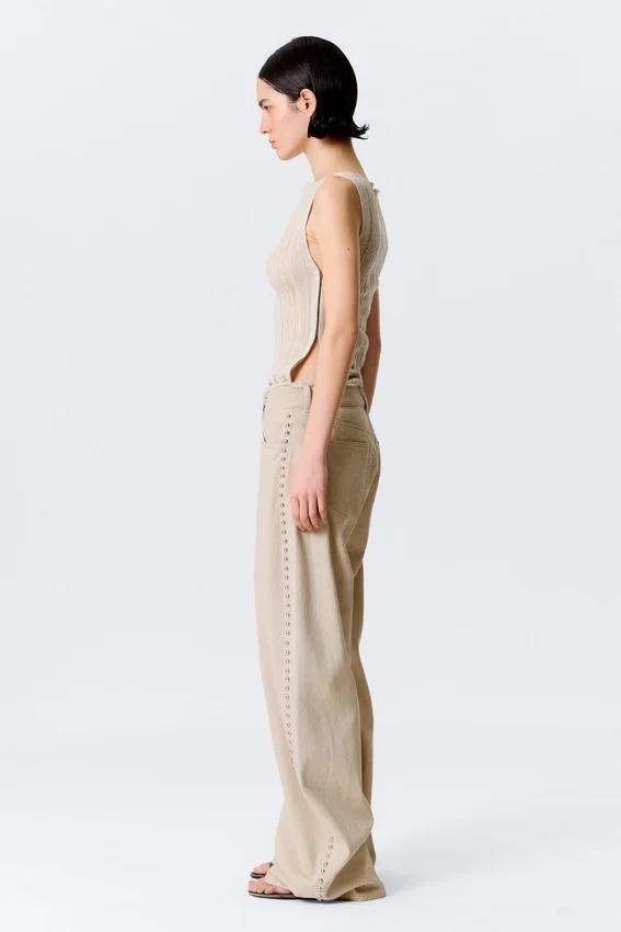 Pantalones holgados de talle bajo con tachuelas y corte acampanado – Beige Pantalones holgados de talle bajo con tachuelas y corte acampanado – Beige