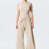 Pantalones holgados de talle bajo con tachuelas y corte acampanado – Beige Pantalones holgados de talle bajo con tachuelas y corte acampanado – Beige