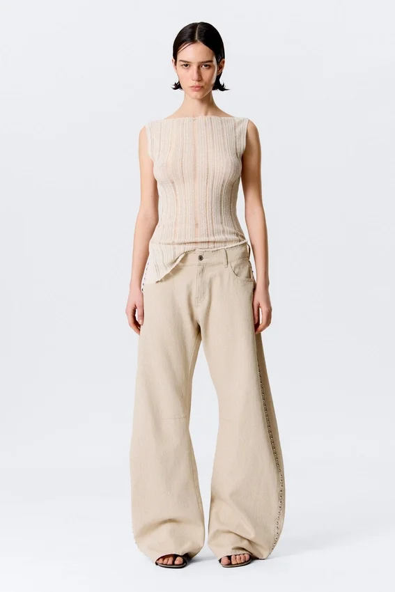 Pantalones holgados de talle bajo con tachuelas y corte acampanado – Beige Pantalones holgados de talle bajo con tachuelas y corte acampanado – Beige