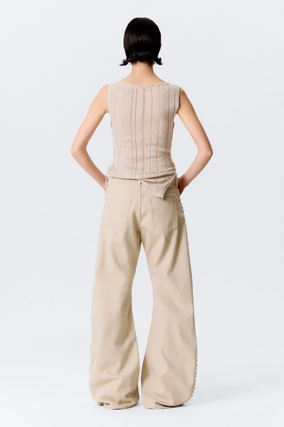 Pantalones holgados de talle bajo con tachuelas y corte acampanado – Beige Pantalones holgados de talle bajo con tachuelas y corte acampanado – Beige