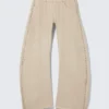 Pantalones holgados de talle bajo con tachuelas y corte acampanado – Beige Pantalones holgados de talle bajo con tachuelas y corte acampanado – Beige