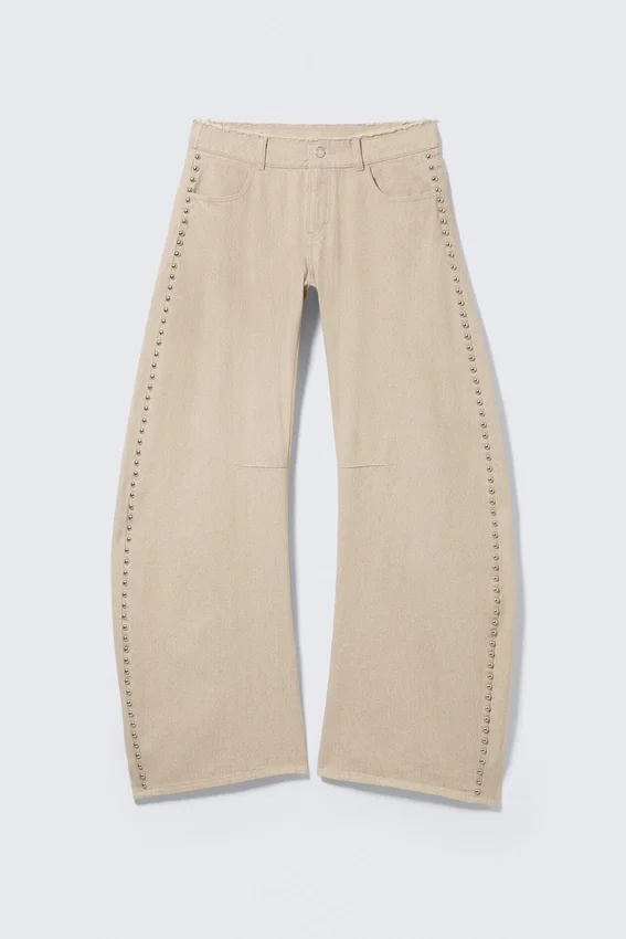 Pantalones holgados de talle bajo con tachuelas y corte acampanado – Beige Pantalones holgados de talle bajo con tachuelas y corte acampanado – Beige