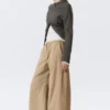 Pantalones holgados de talle bajo con tejido ripstop – Beige Pantalones holgados de talle bajo con tejido ripstop – Beige