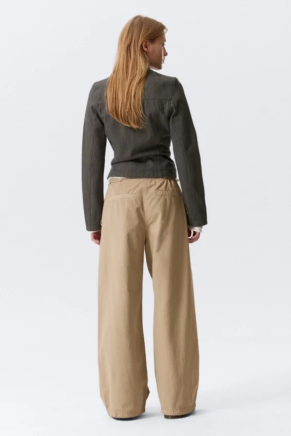 Pantalones holgados de talle bajo con tejido ripstop – Beige Pantalones holgados de talle bajo con tejido ripstop – Beige
