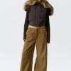 Pantalones holgados de talle bajo con tejido ripstop – Caqui oscuro Pantalones holgados de talle bajo con tejido ripstop – Caqui oscuro