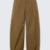 Pantalones holgados de talle bajo con tejido ripstop – Caqui oscuro Pantalones holgados de talle bajo con tejido ripstop – Caqui oscuro